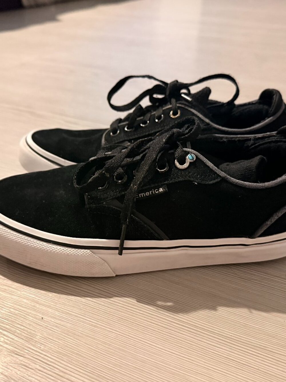 Emerica Skate Shoes – Size 5 Youth – Black – Classic Skater Style